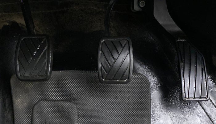 2020 Maruti Vitara Brezza LXI, Petrol, Manual, 30,953 km, Pedals