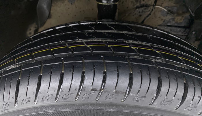 2020 Maruti Vitara Brezza LXI, Petrol, Manual, 30,953 km, Right Front Tyre Tread