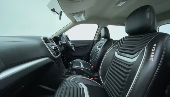 2020 Maruti Vitara Brezza LXI, Petrol, Manual, 30,953 km, Right Side Front Door Cabin