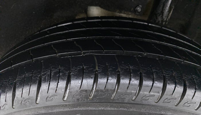 2020 Maruti Vitara Brezza LXI, Petrol, Manual, 30,953 km, Left Rear Tyre Tread
