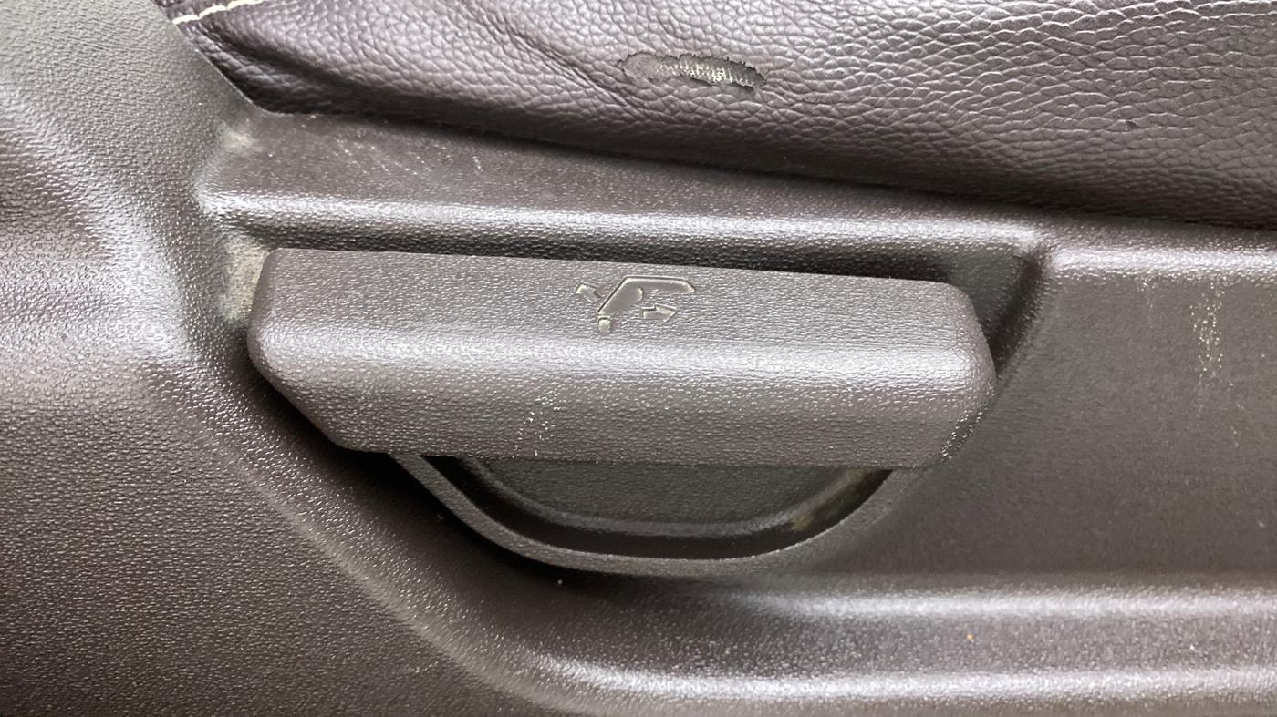 2011 Hyundai i20 MAGNA O 1.2, Petrol, Manual, 96,026 km, Driver Side Adjustment Panel