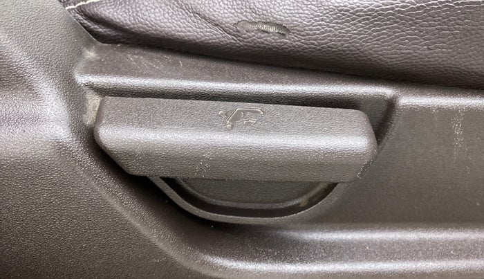 2011 Hyundai i20 MAGNA O 1.2, Petrol, Manual, 96,026 km, Driver Side Adjustment Panel