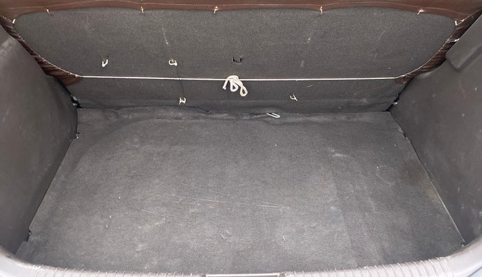 2011 Hyundai i20 MAGNA O 1.2, Petrol, Manual, 96,026 km, Boot Inside
