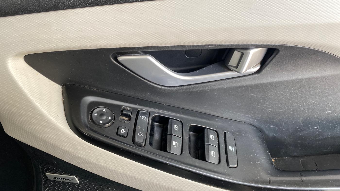 2023 Hyundai Creta SX (O) AT 1.5 DIESEL, Diesel, Automatic, 1,01,317 km, Driver Side Door Panels Control
