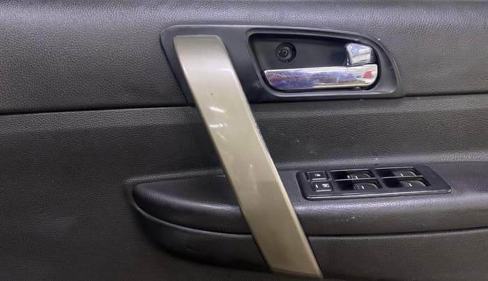 2015 Tata Safari Storme 2.2 EX 4X2, Diesel, Manual, 78,427 km, Driver Side Door Panels Control