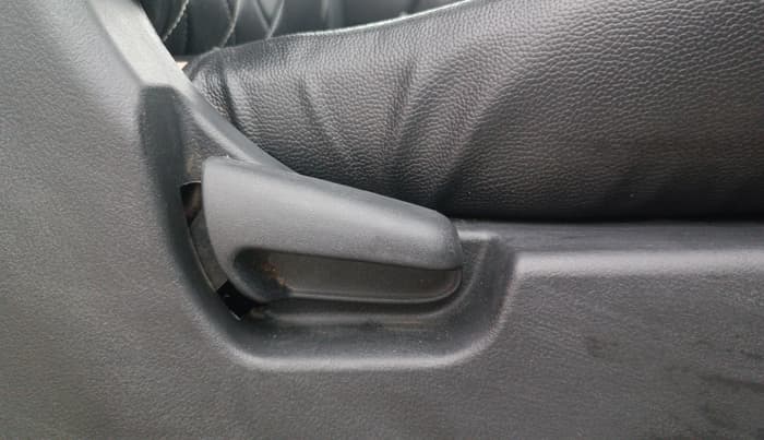 2018 Maruti Wagon R 1.0 VXI, Petrol, Manual, 32,756 km, Driver Side Adjustment Panel