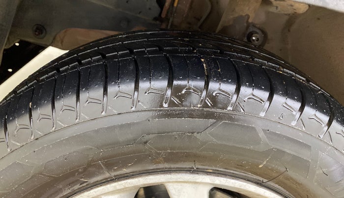 2017 Mahindra Kuv100 K6 D 5 STR, Diesel, Manual, 60,342 km, Left Front Tyre Tread