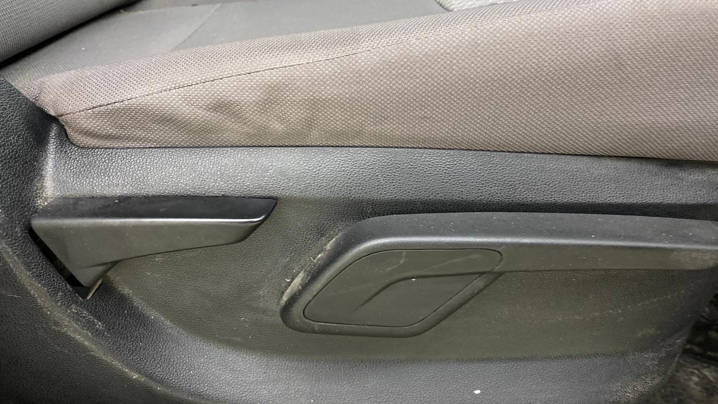 2017 Mahindra Kuv100 K6 D 5 STR, Diesel, Manual, 60,116 km, Driver Side Adjustment Panel