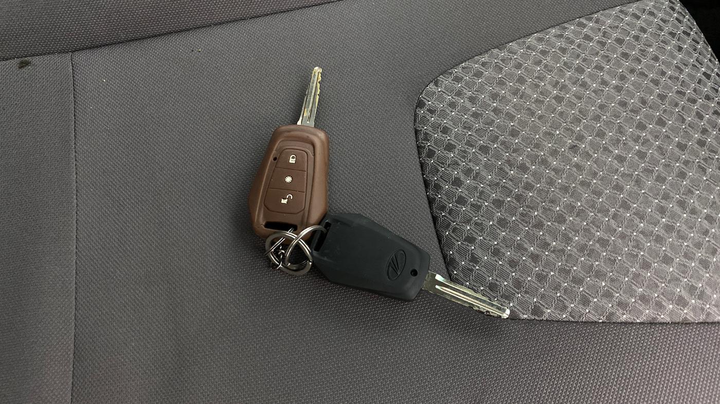2017 Mahindra Kuv100 K6 D 5 STR, Diesel, Manual, 60,116 km, Key Close Up