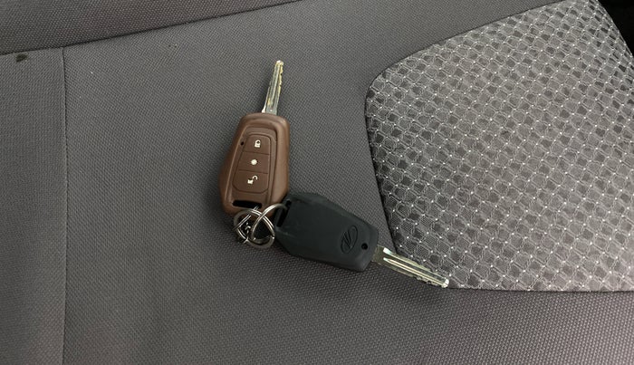 2017 Mahindra Kuv100 K6 D 5 STR, Diesel, Manual, 60,342 km, Key Close Up