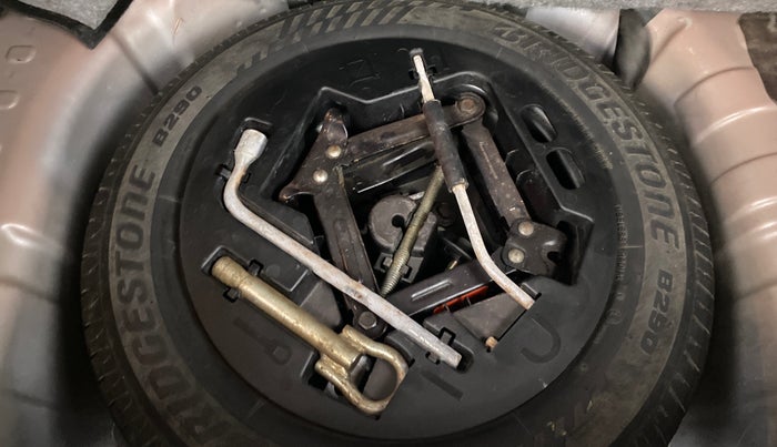 2017 Mahindra Kuv100 K6 D 5 STR, Diesel, Manual, 60,342 km, Spare Tyre