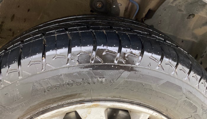 2017 Mahindra Kuv100 K6 D 5 STR, Diesel, Manual, 60,342 km, Right Front Tyre Tread