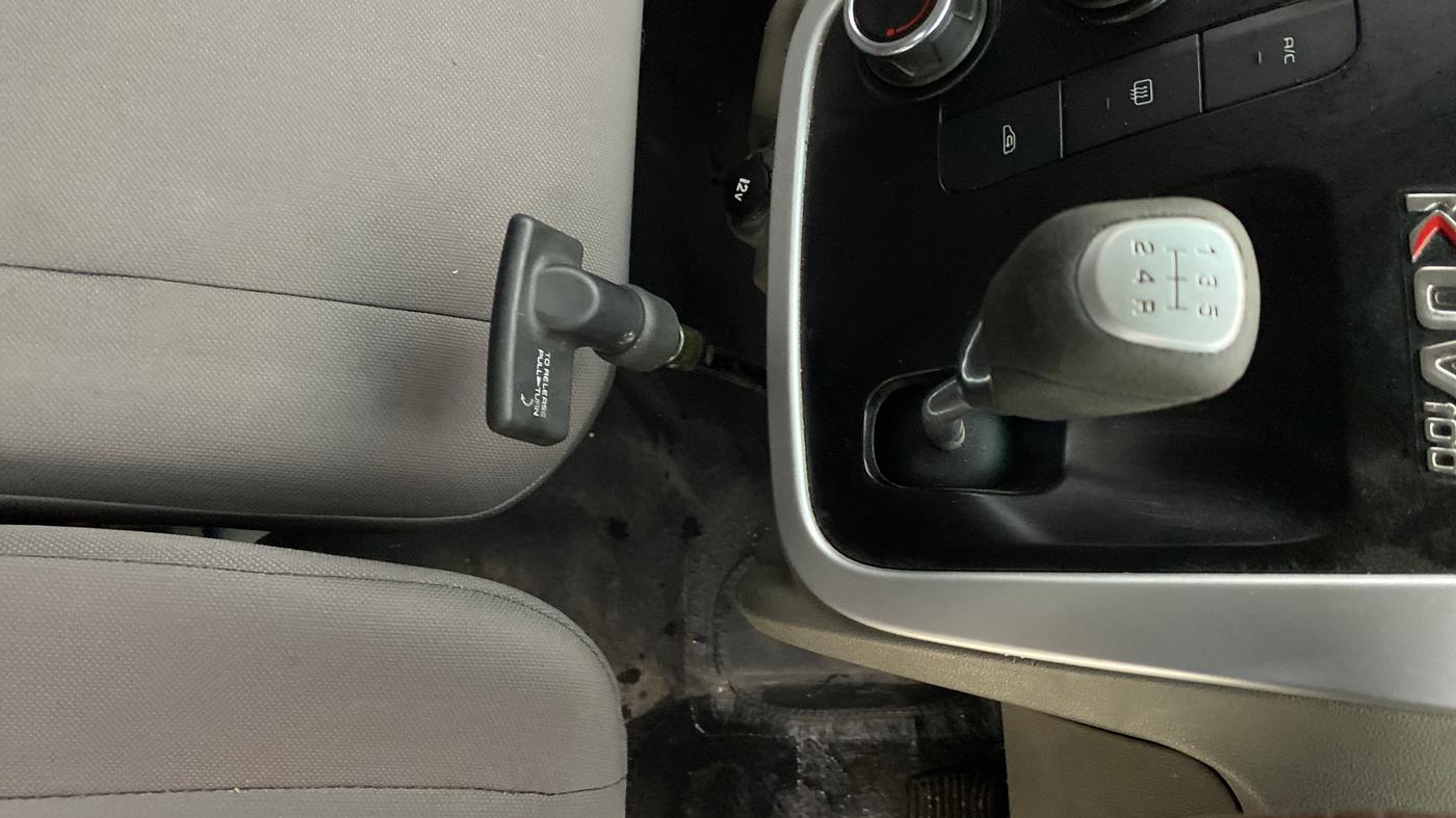 2017 Mahindra Kuv100 K6 D 5 STR, Diesel, Manual, 60,116 km, Gear Lever
