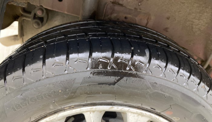 2017 Mahindra Kuv100 K6 D 5 STR, Diesel, Manual, 60,342 km, Right Rear Tyre Tread