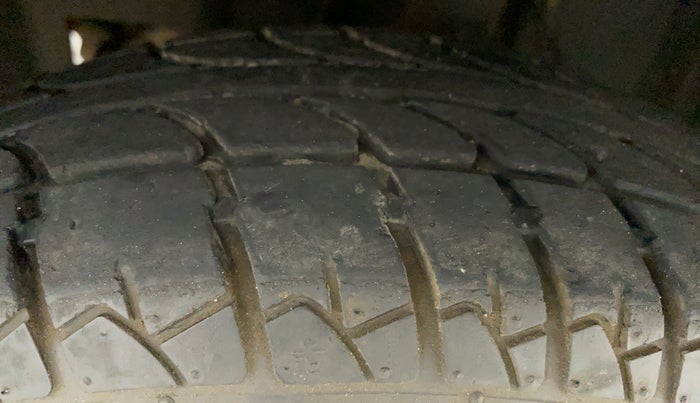 2017 Datsun Go T, Petrol, Manual, 61,811 km, Left Front Tyre Tread