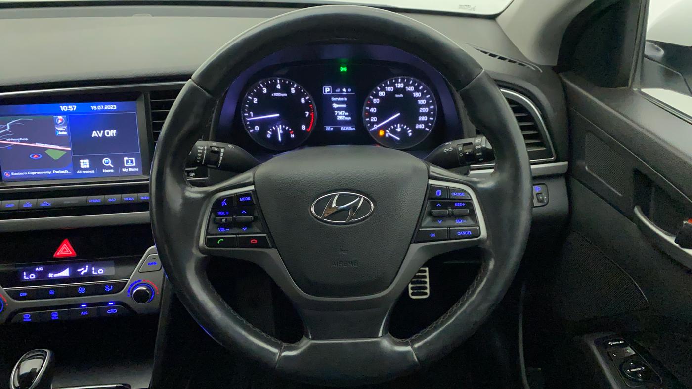 2017 Hyundai New Elantra 2.0 SX(O) AT PETROL, Petrol, Automatic, 64,350 km, Steering Wheel Close Up