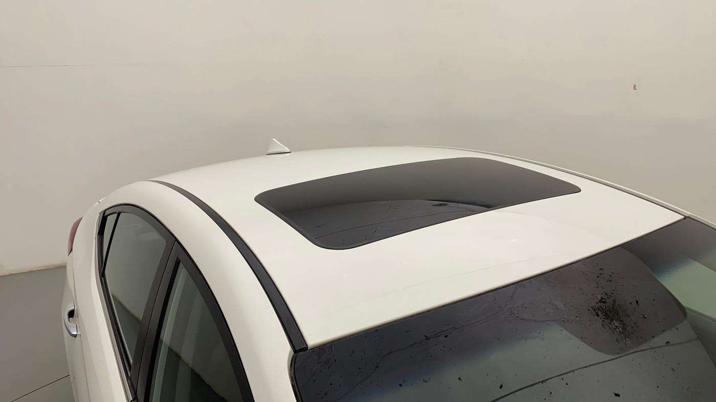2017 Hyundai New Elantra 2.0 SX(O) AT PETROL, Petrol, Automatic, 64,350 km, Roof