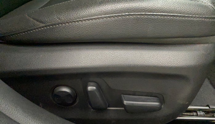 2017 Hyundai New Elantra 2.0 SX(O) AT PETROL, Petrol, Automatic, 64,350 km, Driver Side Adjustment Panel
