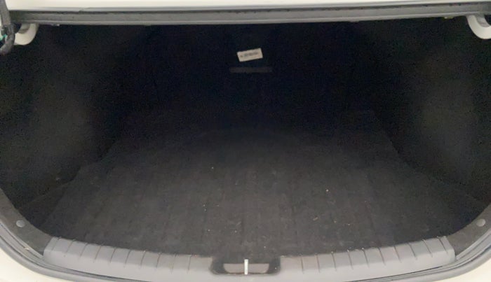 2017 Hyundai New Elantra 2.0 SX(O) AT PETROL, Petrol, Automatic, 64,350 km, Boot Inside