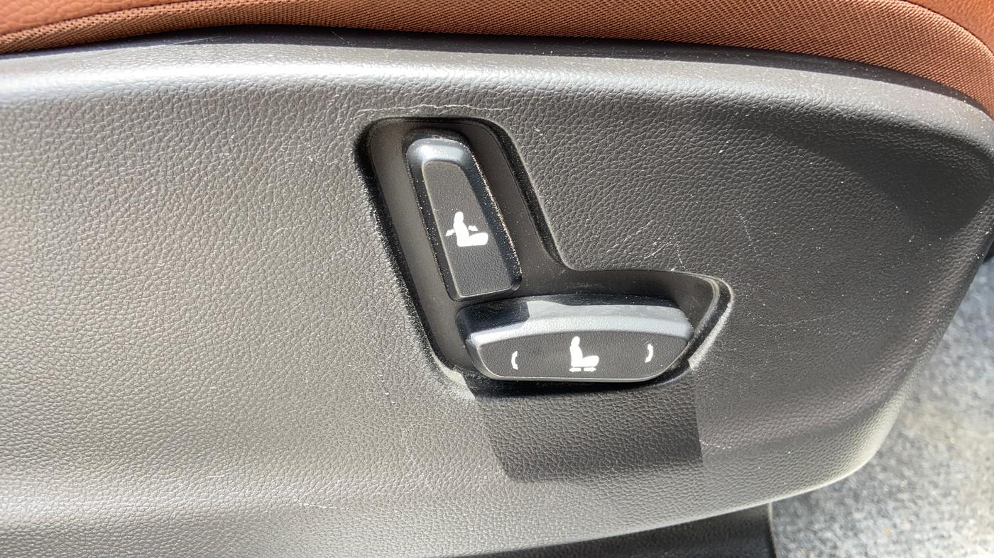 2021 MG HECTOR PLUS SHARP 1.5 PETROL TURBO CVT 6-STR, Petrol, Automatic, 58,694 km, Driver Side Adjustment Panel