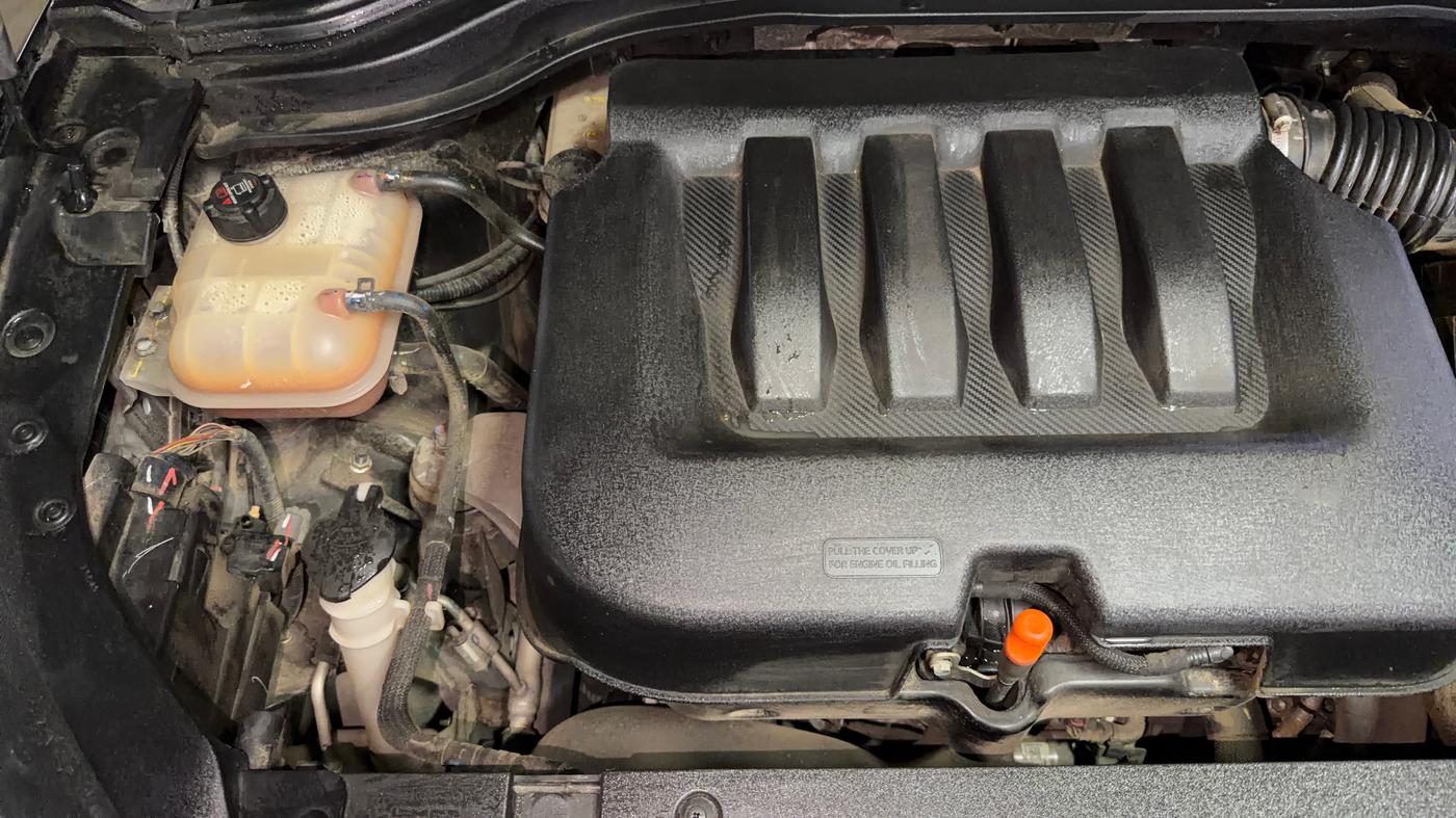 2024 Mahindra XUV700 AX 7 Luxury Pack Petrol AT 6 STR, Petrol, Automatic, 32,191 km, Engine View - Right
