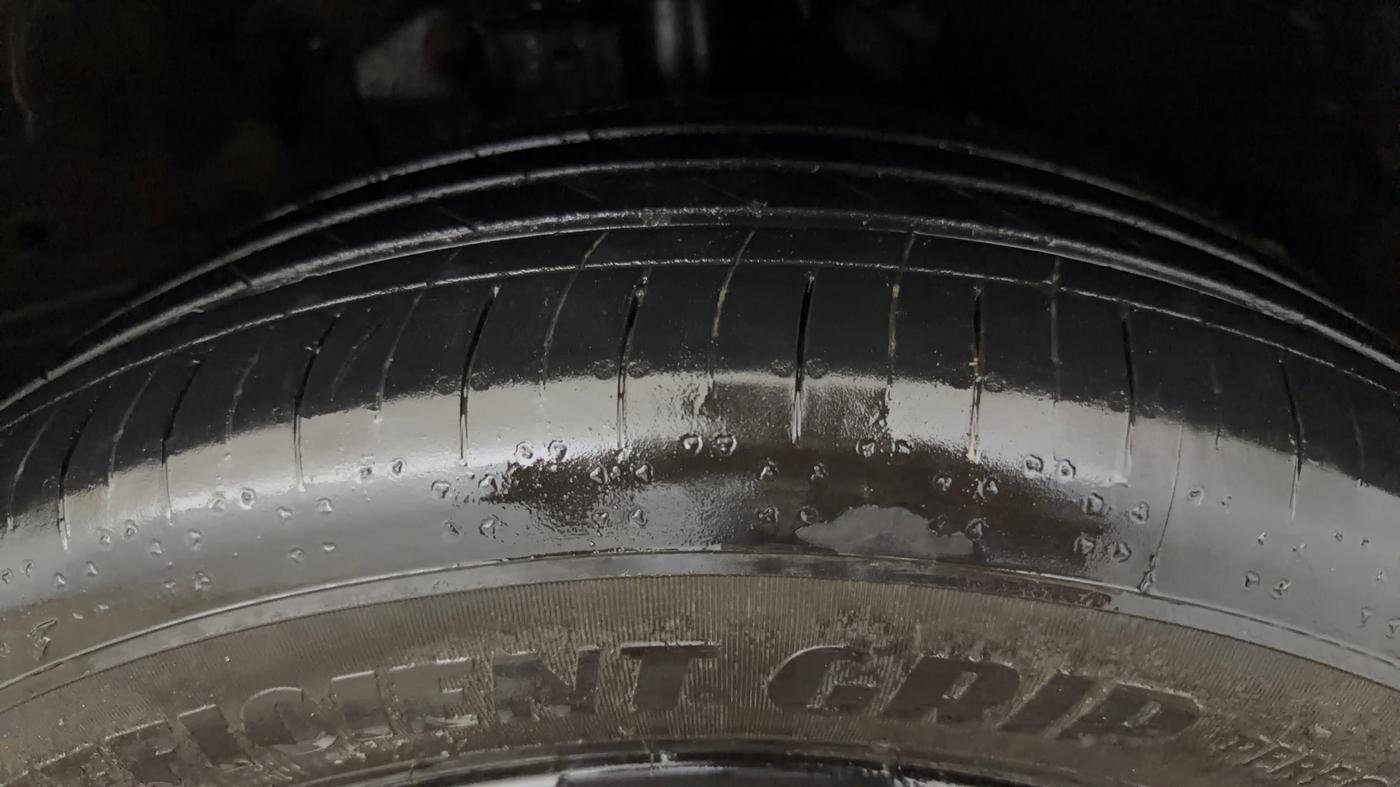 2024 Mahindra XUV700 AX 7 Luxury Pack Petrol AT 6 STR, Petrol, Automatic, 32,191 km, Right Front Tyre Tread