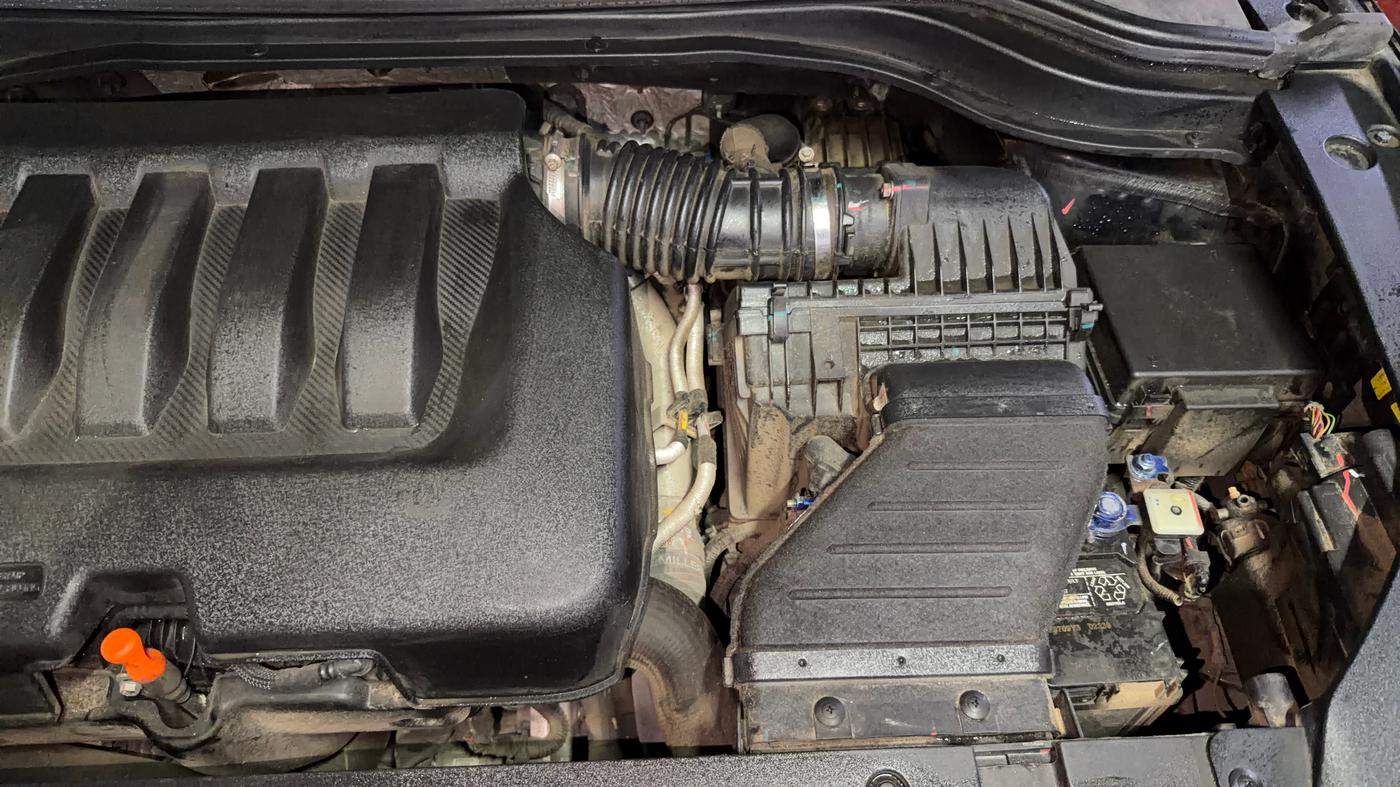 2024 Mahindra XUV700 AX 7 Luxury Pack Petrol AT 6 STR, Petrol, Automatic, 32,191 km, Engine View - Left