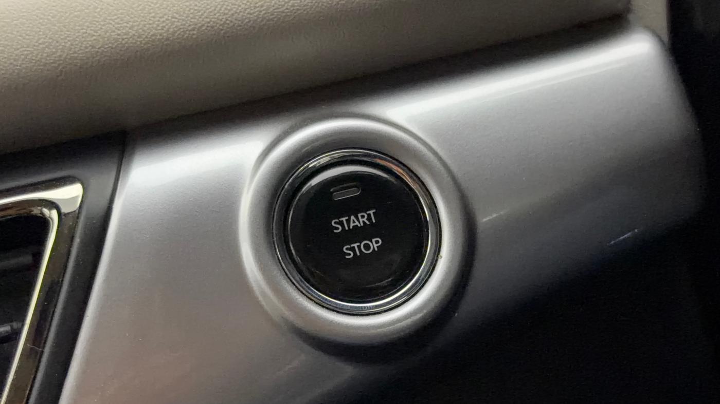 2024 Mahindra XUV700 AX 7 Luxury Pack Petrol AT 6 STR, Petrol, Automatic, 32,191 km, Keyless Start/ Stop Button