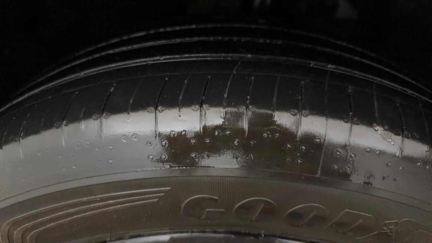 2024 Mahindra XUV700 AX 7 Luxury Pack Petrol AT 6 STR, Petrol, Automatic, 32,191 km, Left Front Tyre Tread