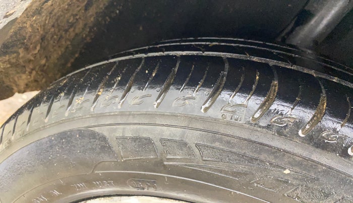 2016 Ford Ecosport TITANIUM 1.5L DIESEL, Diesel, Manual, 1,02,703 km, Right Rear Tyre Tread