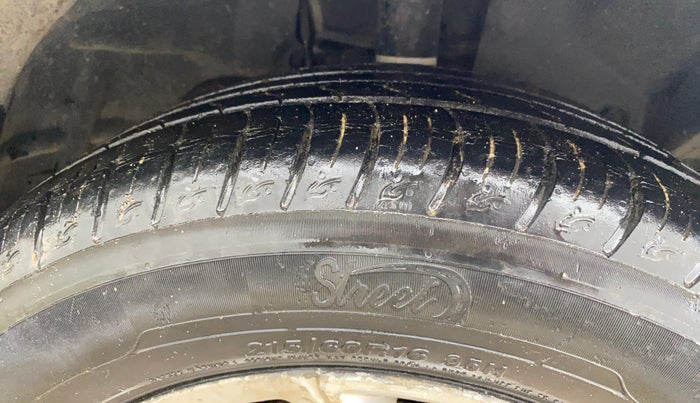 2016 Ford Ecosport TITANIUM 1.5L DIESEL, Diesel, Manual, 1,02,703 km, Right Front Tyre Tread