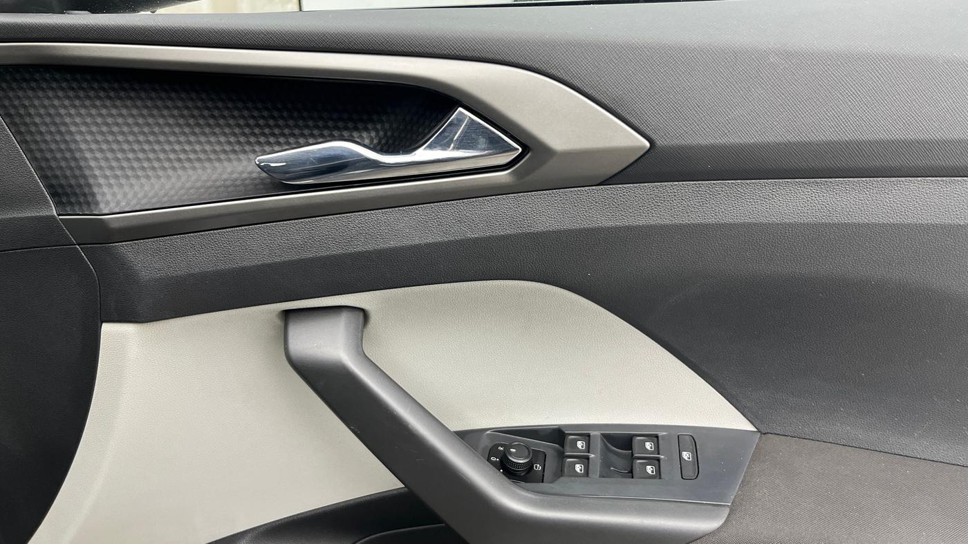 2022 Skoda KUSHAQ AMBITION 1.0L TSI MT, Petrol, Manual, 35,618 km, Driver Side Door Panels Control