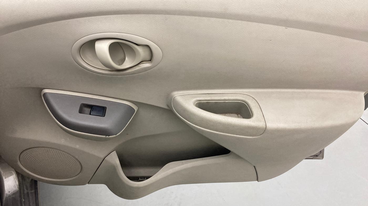2015 Datsun Go T, Petrol, Manual, 86,055 km, Driver Side Door Panels Control