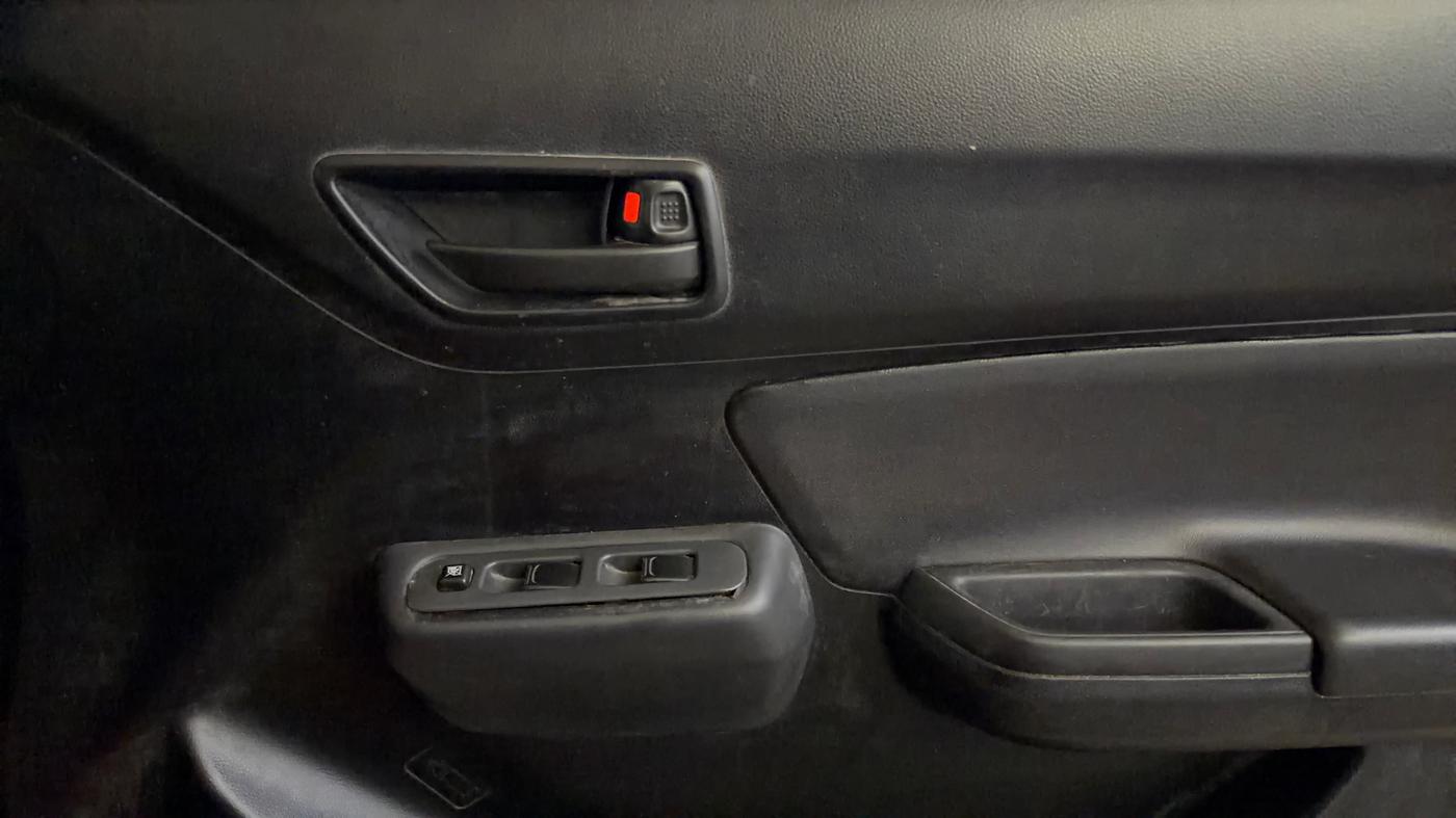 2020 Maruti Swift LXI, Petrol, Manual, 78,290 km, Driver Side Door Panels Control
