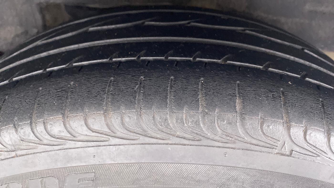 2011 Toyota Corolla Altis VL AT, Petrol, Automatic, 59,536 km, Left Rear Tyre Tread
