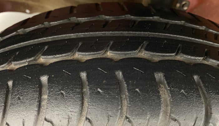 2014 Maruti Wagon R 1.0 VXI, Petrol, Manual, 33,965 km, Left Front Tyre Tread