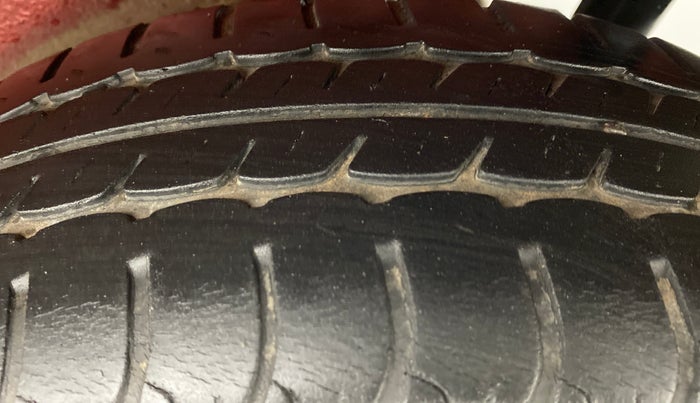 2014 Maruti Wagon R 1.0 VXI, Petrol, Manual, 33,965 km, Left Rear Tyre Tread