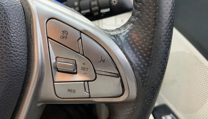 2021 Mahindra XUV300 W8(O) 1.2 PETROL DUAL TONE, Petrol, Manual, 49,232 km, Adaptive Cruise Control