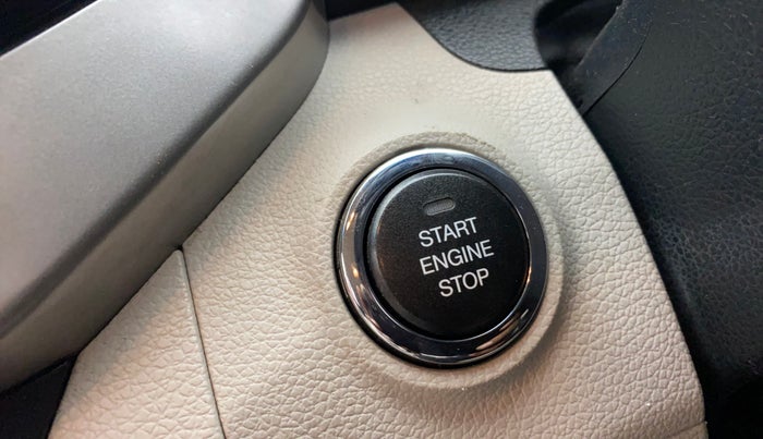2021 Mahindra XUV300 W8(O) 1.2 PETROL DUAL TONE, Petrol, Manual, 49,232 km, Keyless Start/ Stop Button