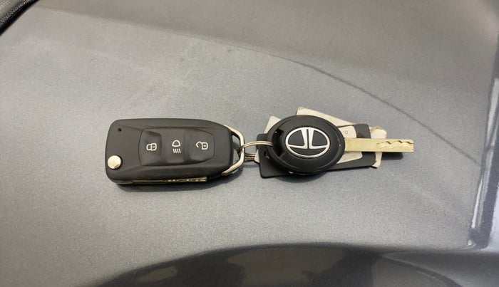 2019 Tata NEXON XM PETROL, Petrol, Manual, 79,188 km, Key Close Up