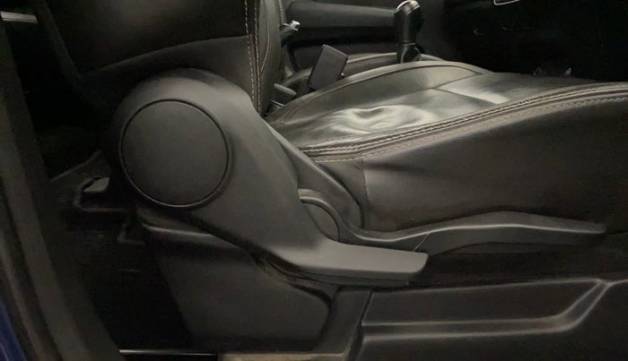 2019 Maruti XL6 ALPHA MT, Petrol, Manual, 29,872 km, Driver Side Adjustment Panel