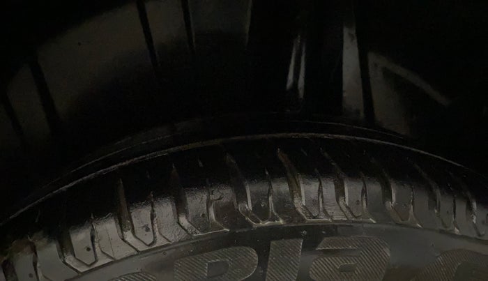 2019 Maruti XL6 ALPHA MT, Petrol, Manual, 29,872 km, Left Rear Tyre Tread