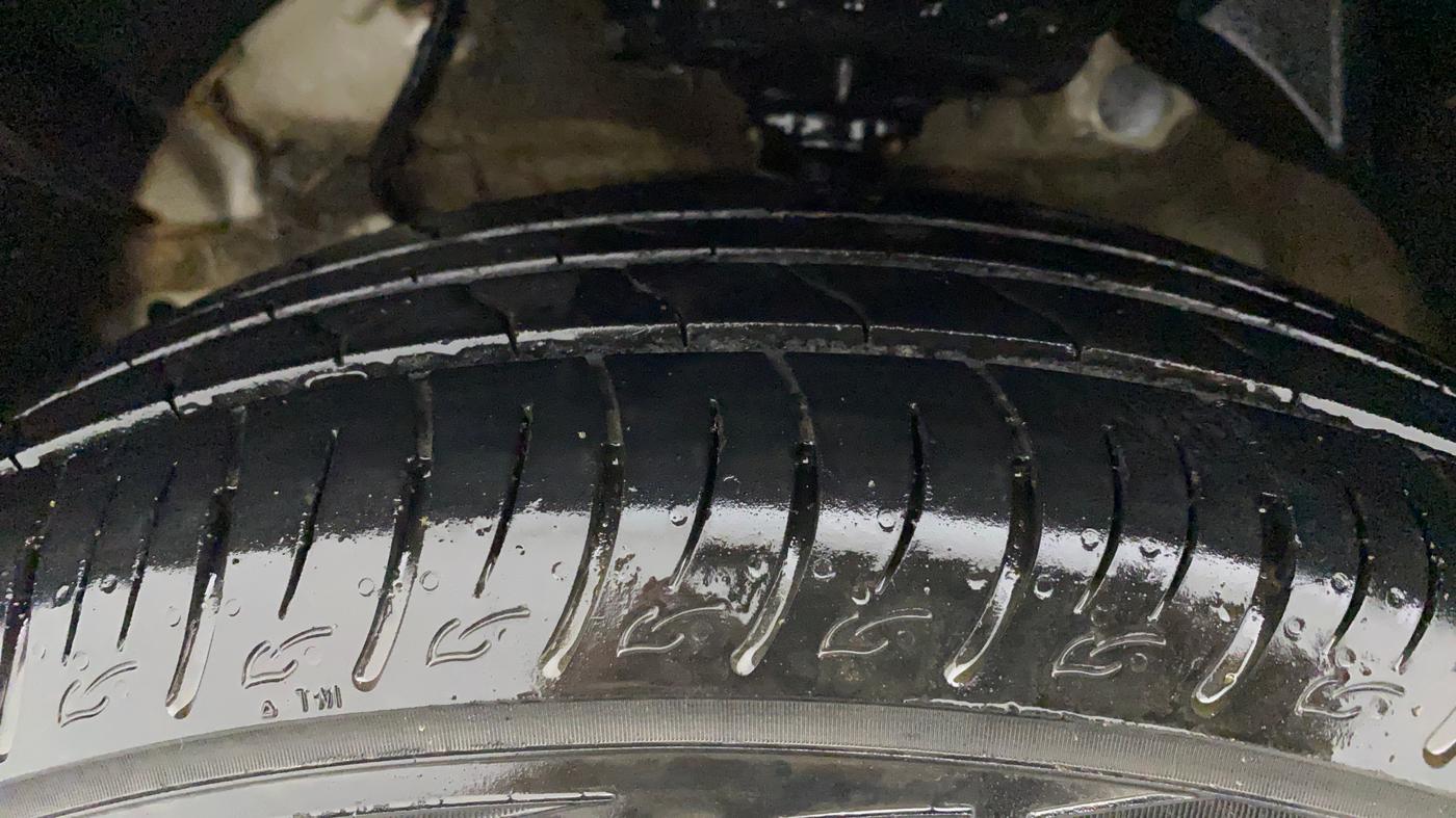 2019 Mahindra XUV300 W6 1.5 DIESEL, Diesel, Manual, 40,717 km, Left Front Tyre Tread