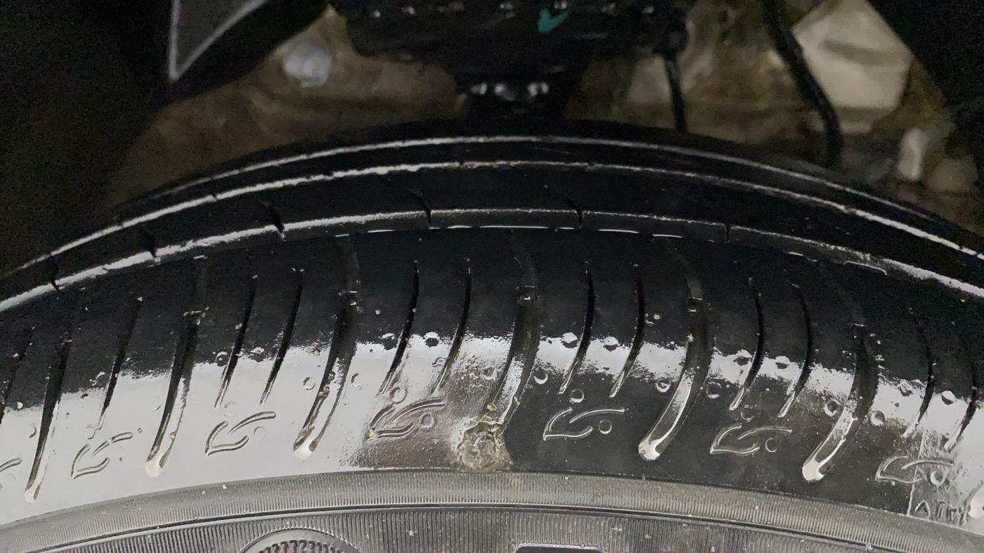 2019 Mahindra XUV300 W6 1.5 DIESEL, Diesel, Manual, 40,717 km, Right Front Tyre Tread
