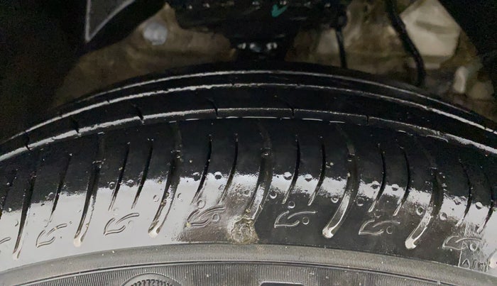 2019 Mahindra XUV300 W6 1.5 DIESEL, Diesel, Manual, 40,717 km, Right Front Tyre Tread