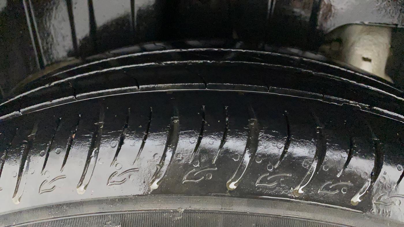2019 Mahindra XUV300 W6 1.5 DIESEL, Diesel, Manual, 40,717 km, Right Rear Tyre Tread