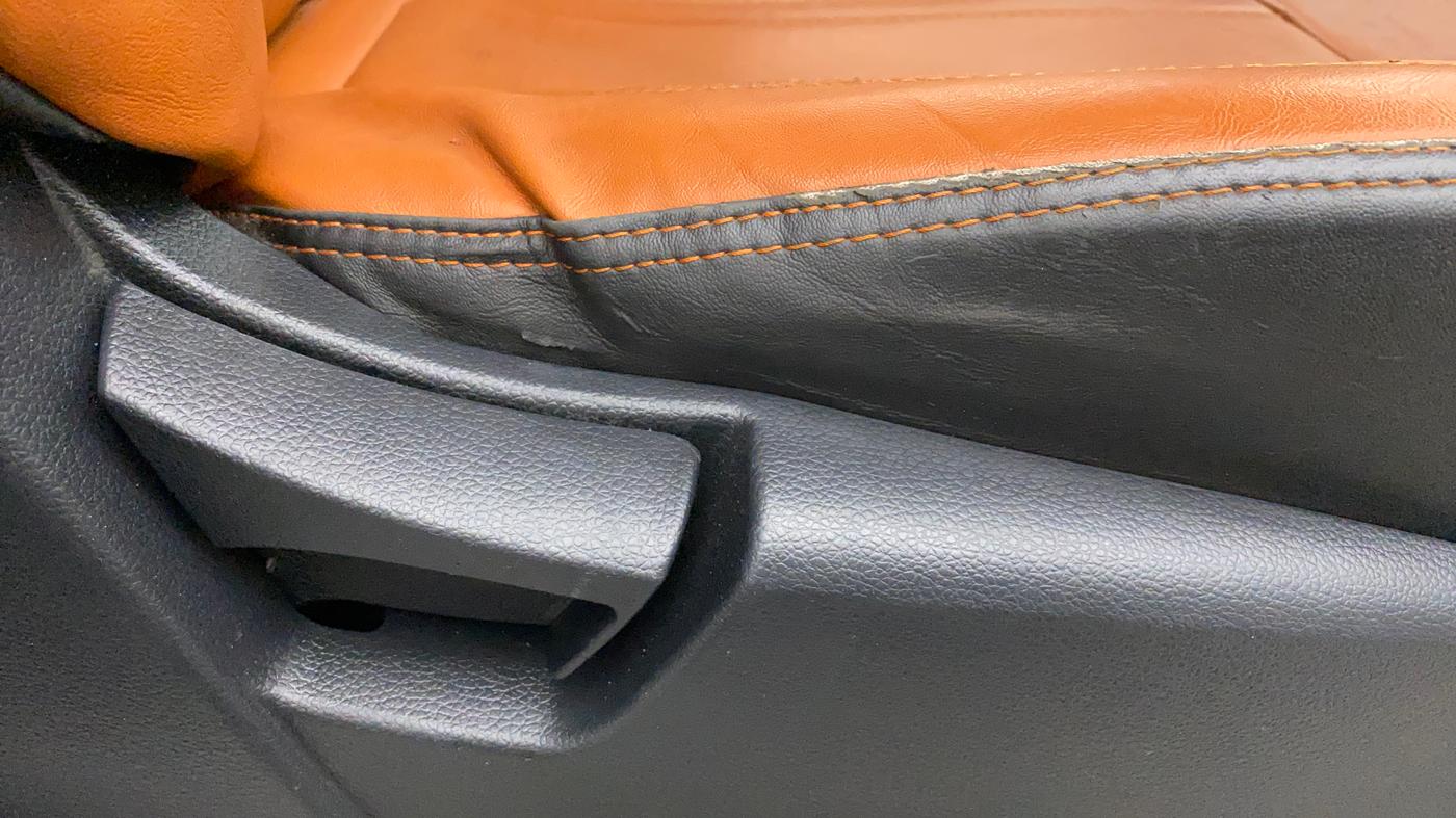 2019 Mahindra XUV300 W6 1.5 DIESEL, Diesel, Manual, 40,717 km, Driver Side Adjustment Panel