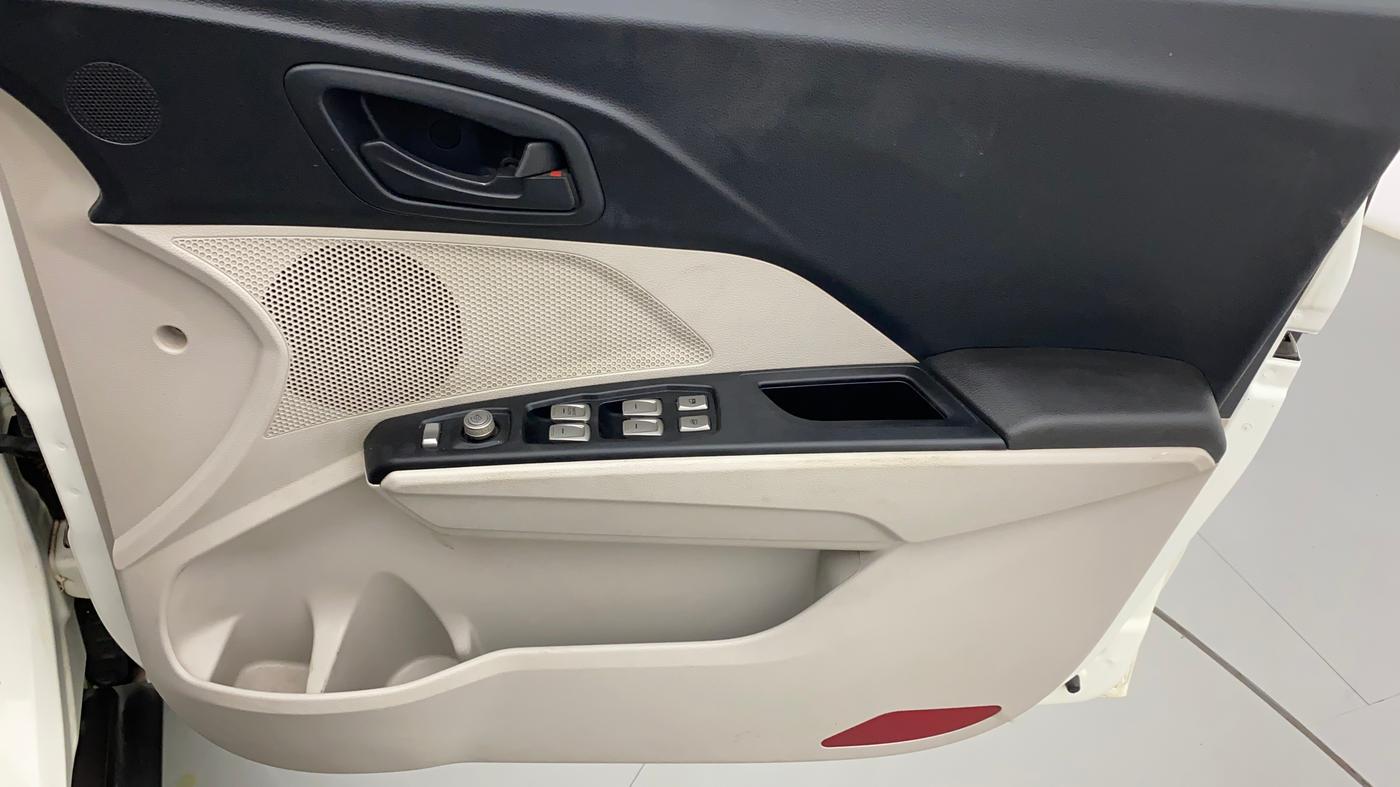 2019 Mahindra XUV300 W6 1.5 DIESEL, Diesel, Manual, 40,717 km, Driver Side Door Panels Control