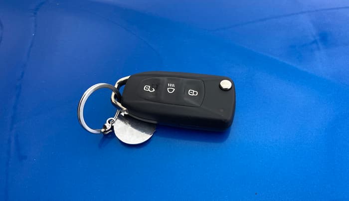 2018 Tata NEXON XT PETROL, Petrol, Manual, 60,281 km, Key Close Up