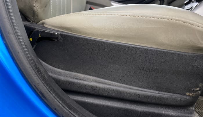 2018 Tata NEXON XT PETROL, Petrol, Manual, 60,281 km, Driver Side Adjustment Panel